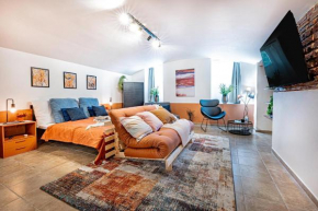 Industrial studio at Náměstí Míru with Netflix by Prague Days